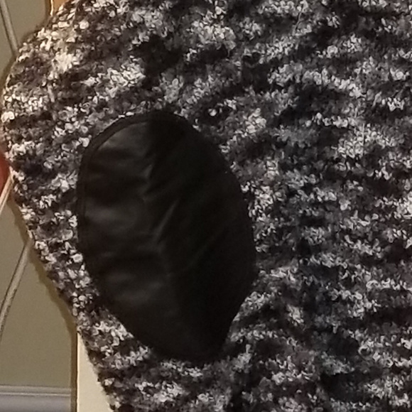 RD Style Cropped Knit Sweater with Elbow Patch NWT - Picture 4 of 6